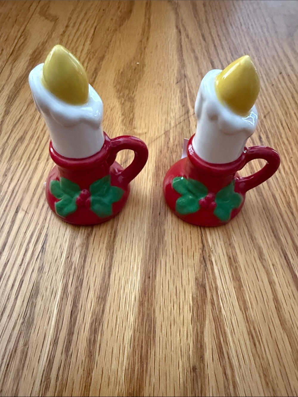 Cracker Barrel Red and White Candle Shaker Set with Yellow Flames